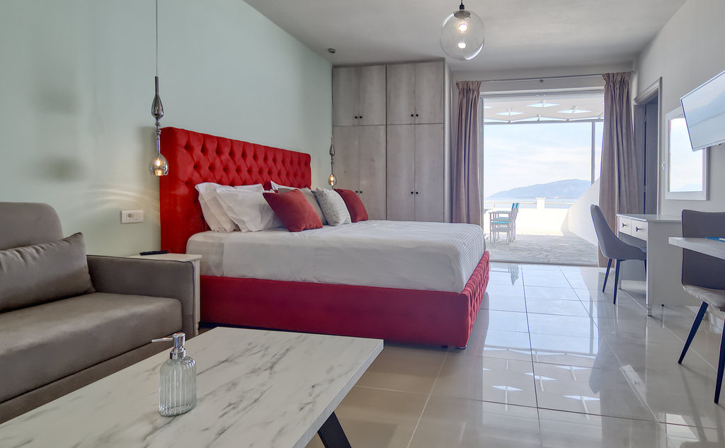epipleon luxury suites room 102 img 1 - Πελατολόγιο
