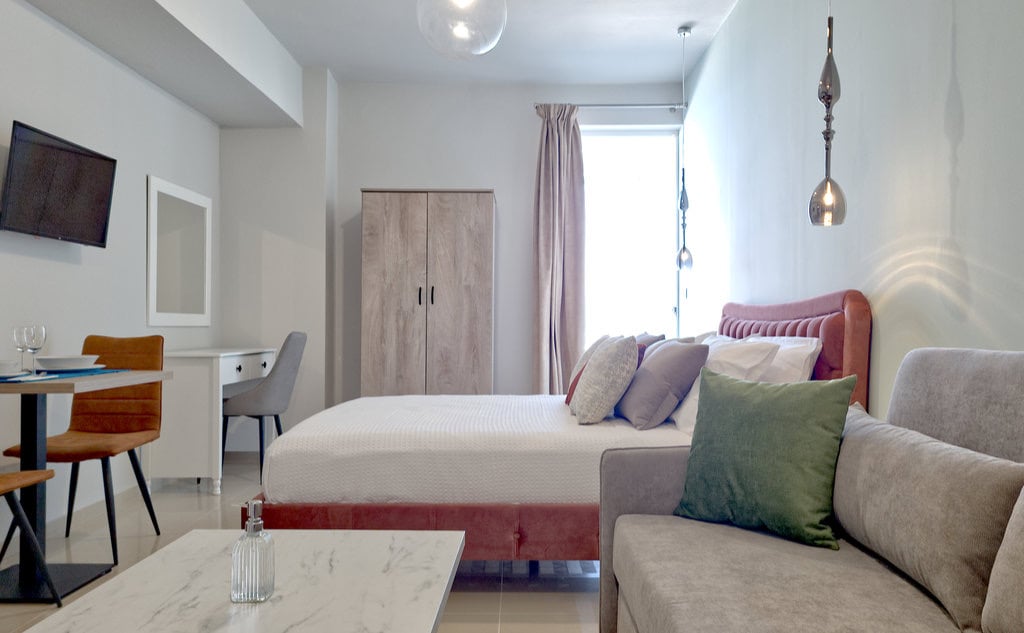 epipleon luxury suites room 103 img 1 - Πελατολόγιο