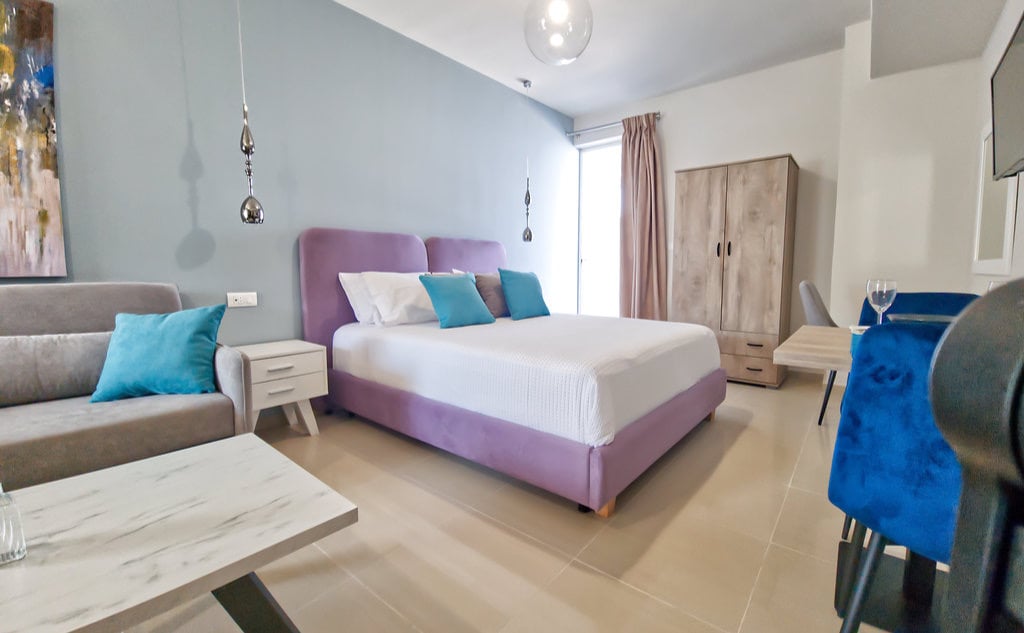 epipleon luxury suites room 104 img 1 - Πελατολόγιο